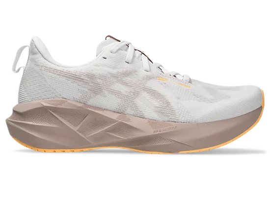 W Asics Novablast 5 White Fawn