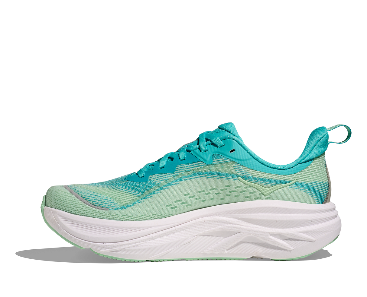 W Hoka Skyflow