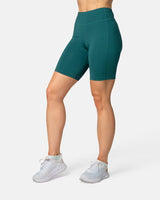 W Kari Traa Ava 8" Shorts