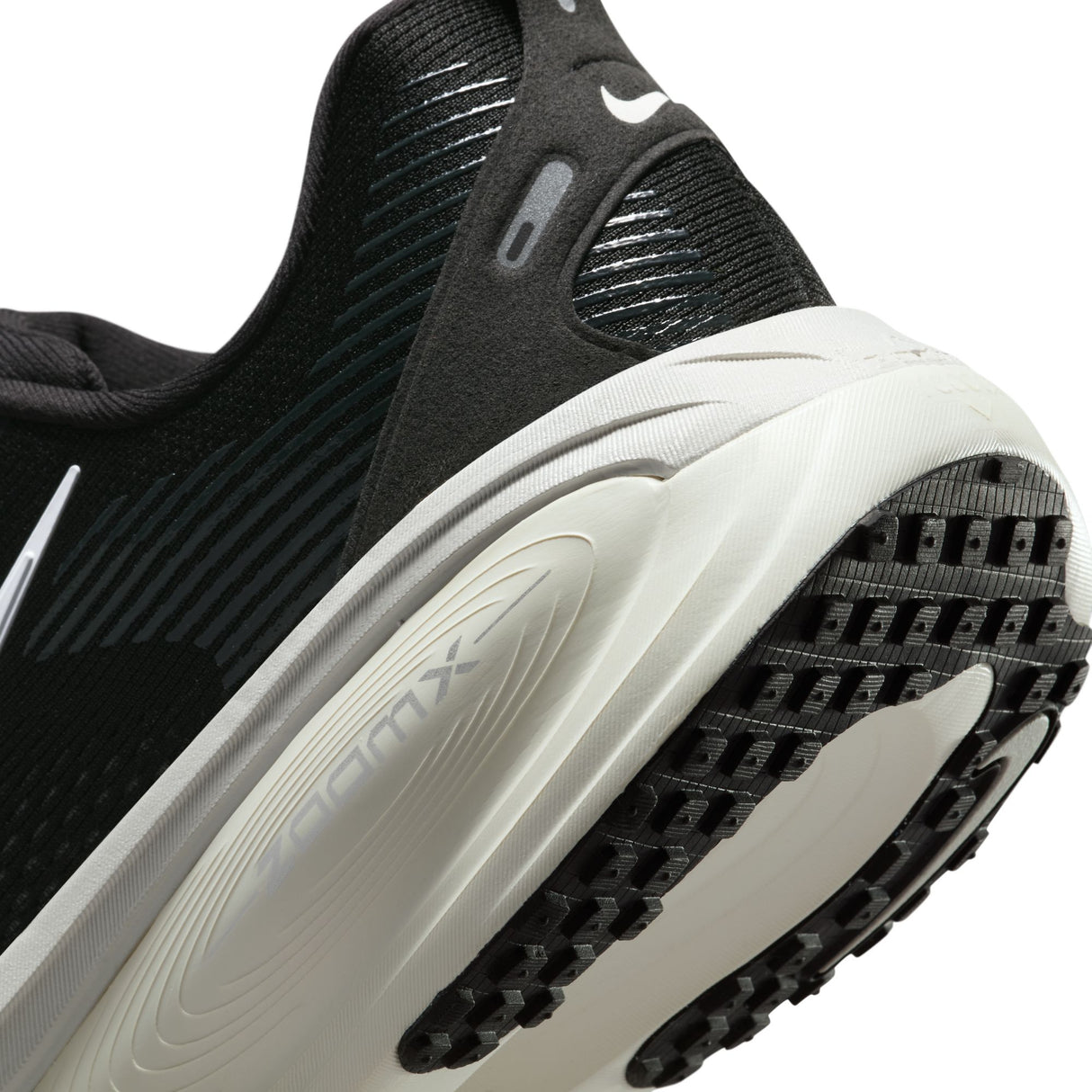 M Nike Vomero 18