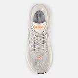 M New Balance 860v15