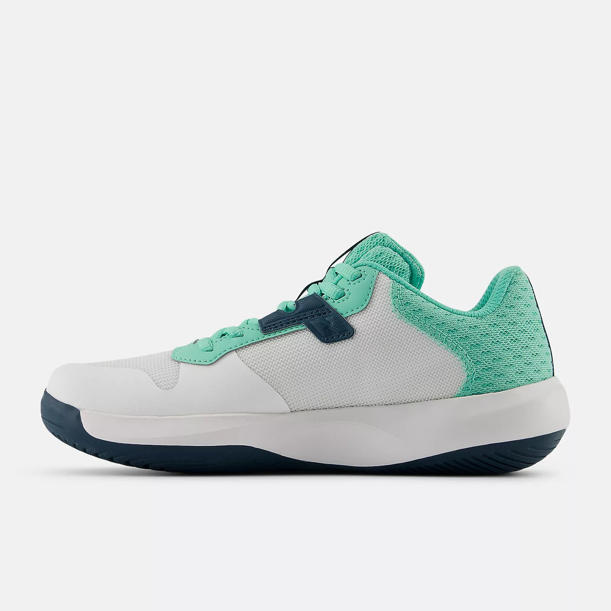 W New Balance 696v6