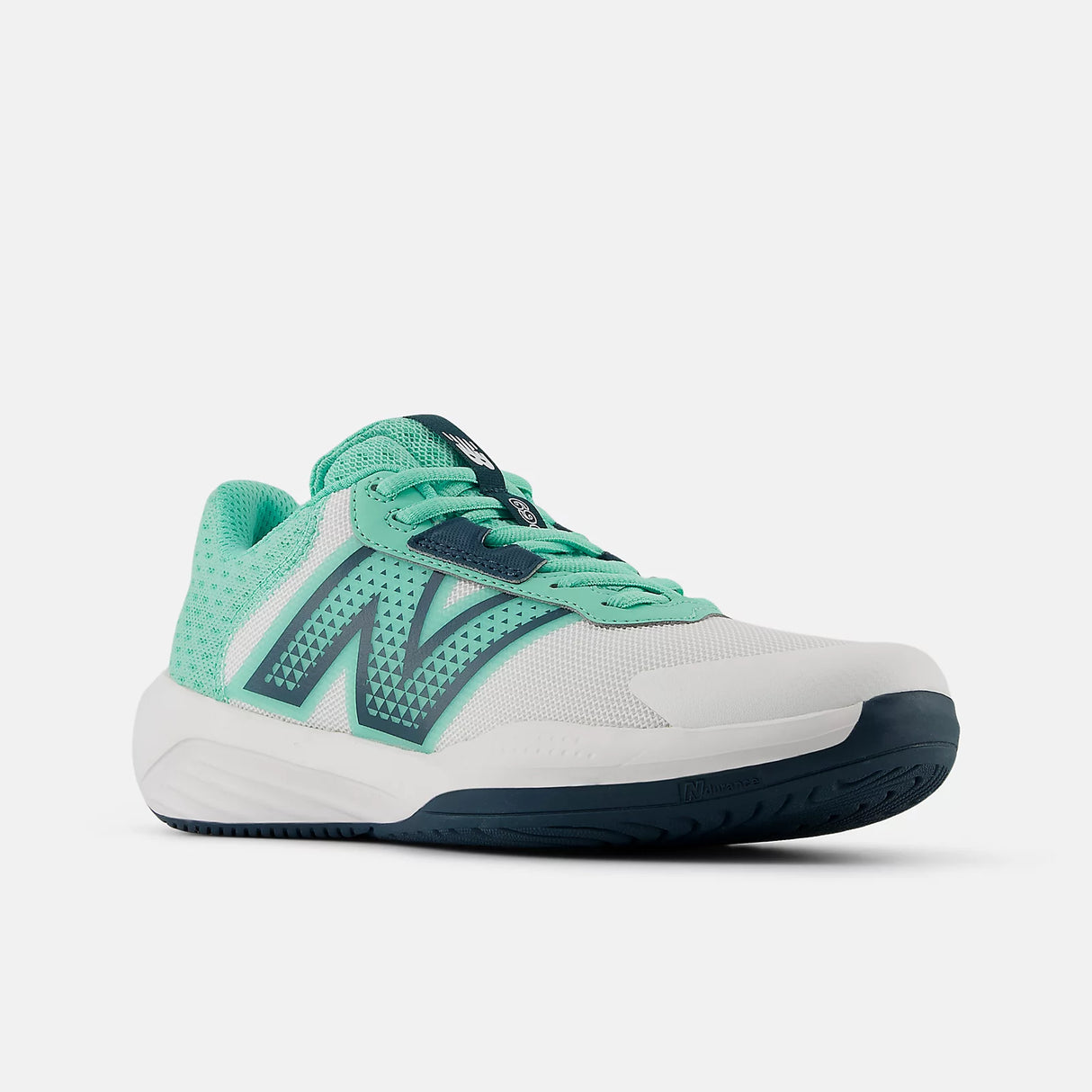 W New Balance 696v6