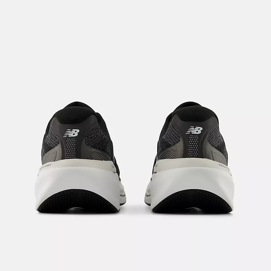 W New Balance 860v15